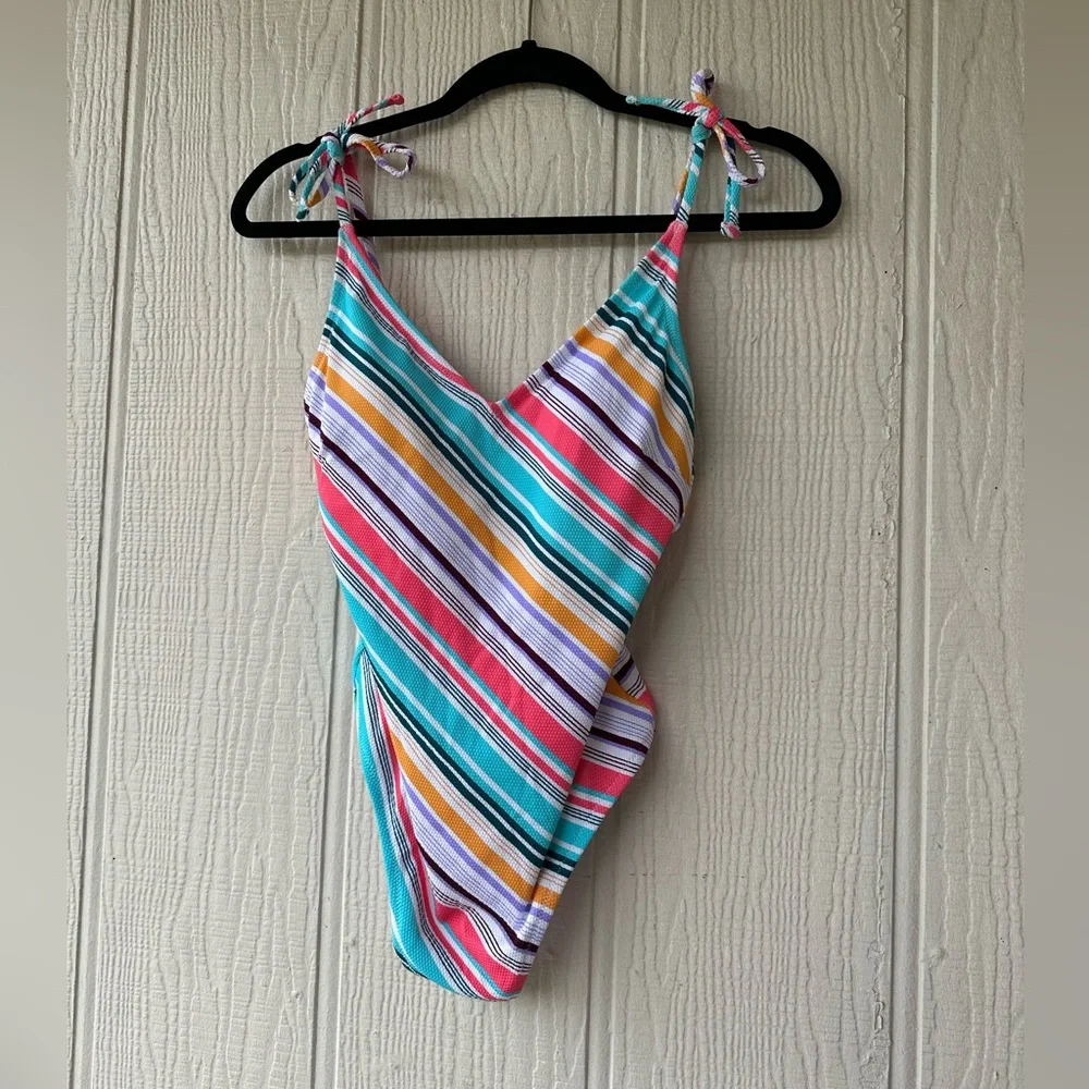 Jessica Simpson One-Piece Swimsuit Sz M